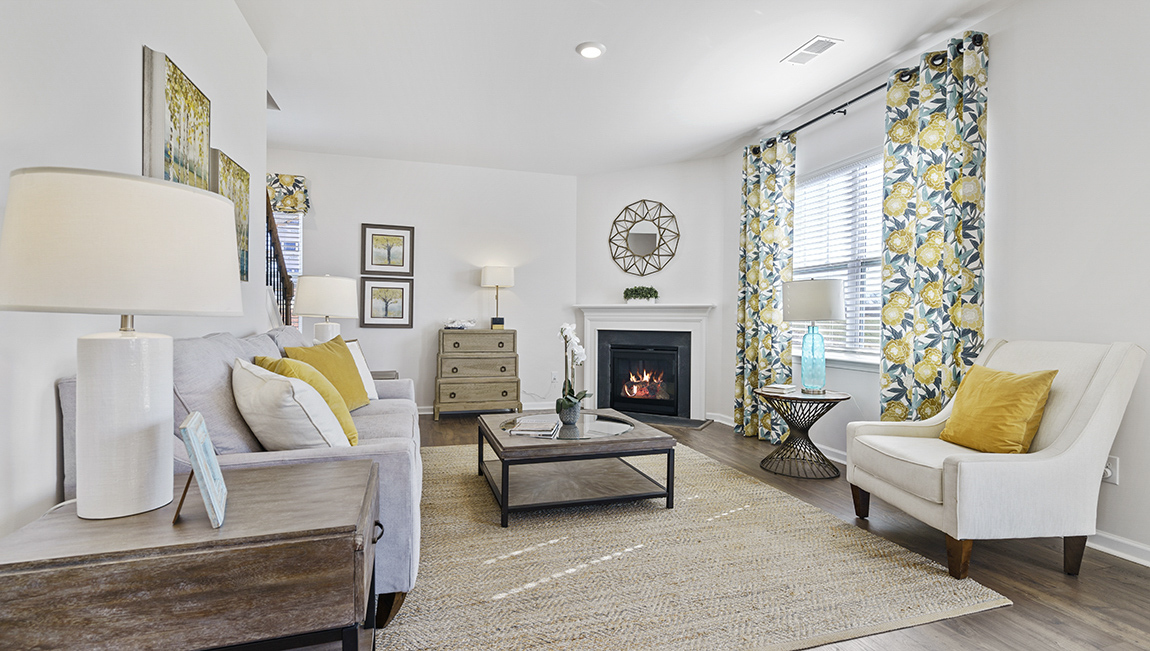 Livingroom with fireplace.