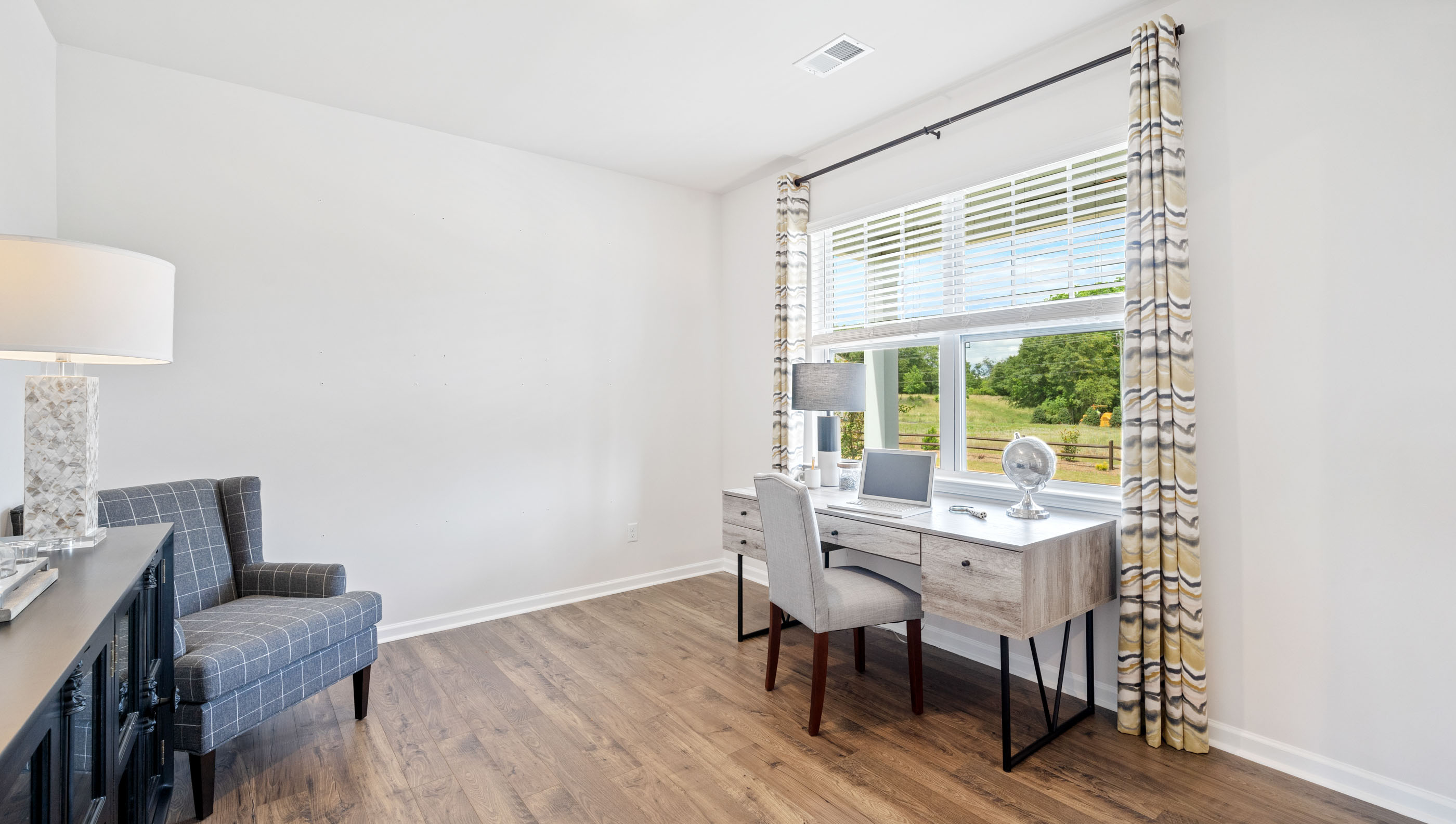 Flex room with window.