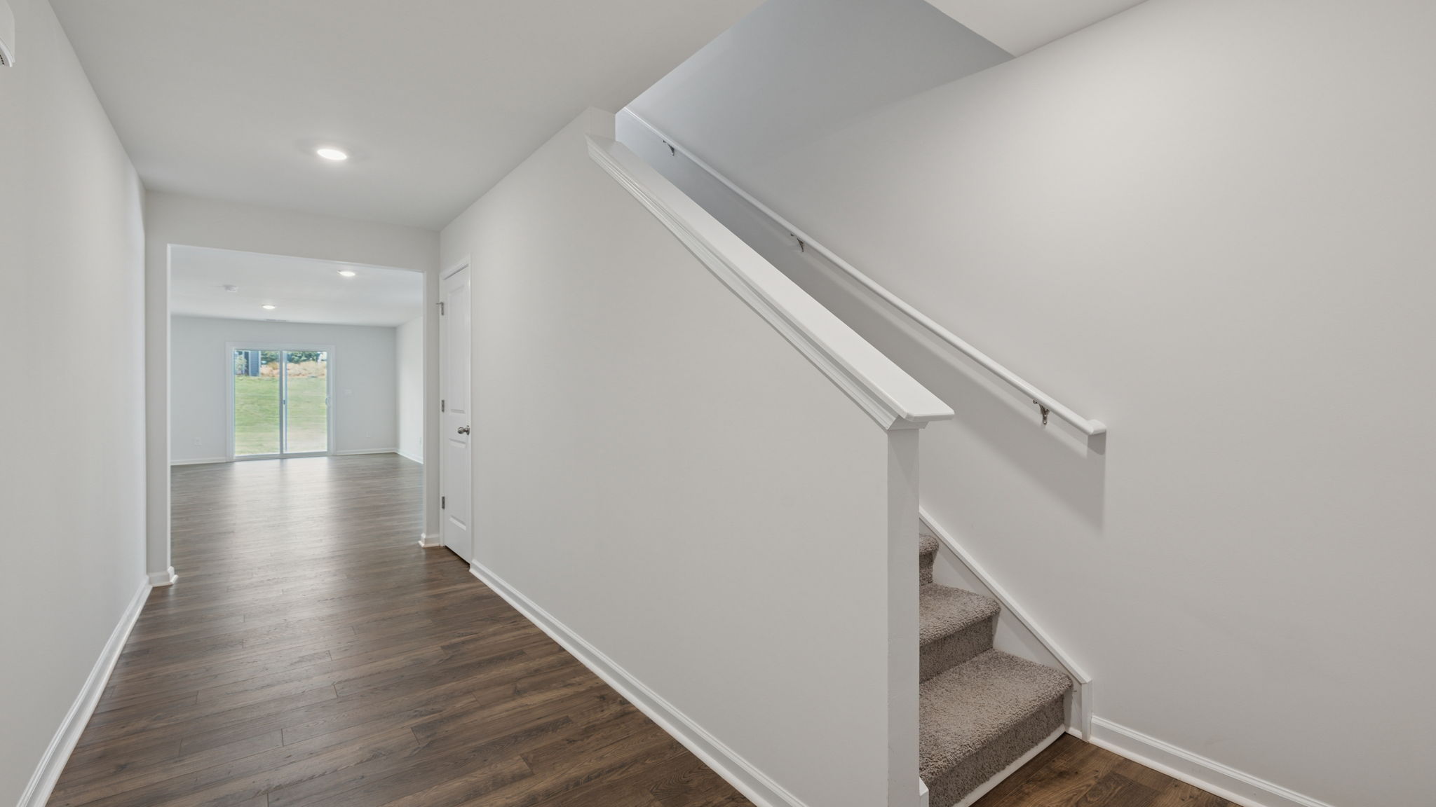 Entrance and view of the stairwell.