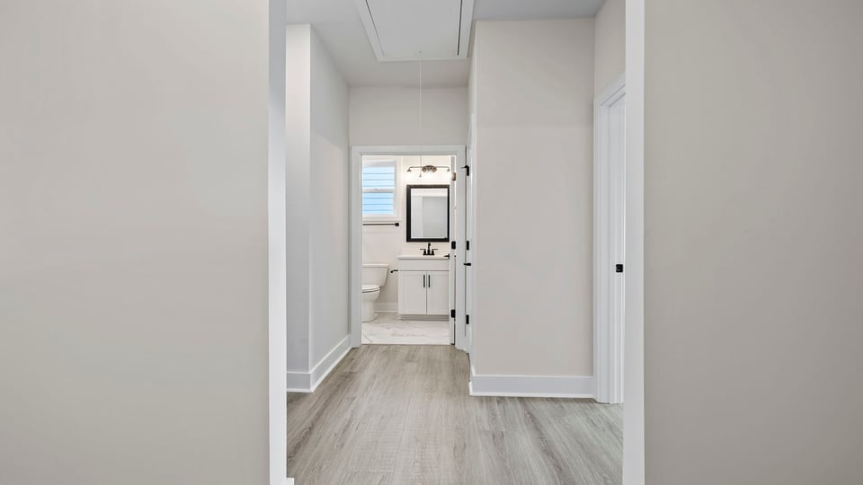 View of the hall bathroom between the two bedrooms.