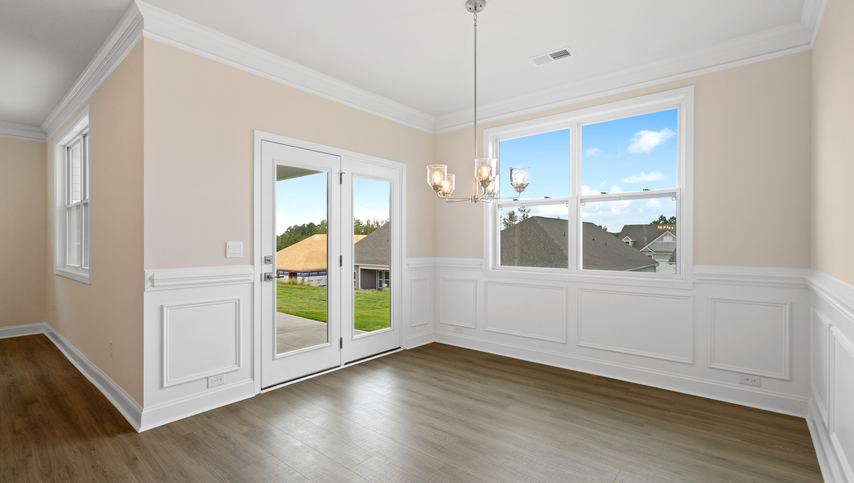 Dining area in the kitchen.