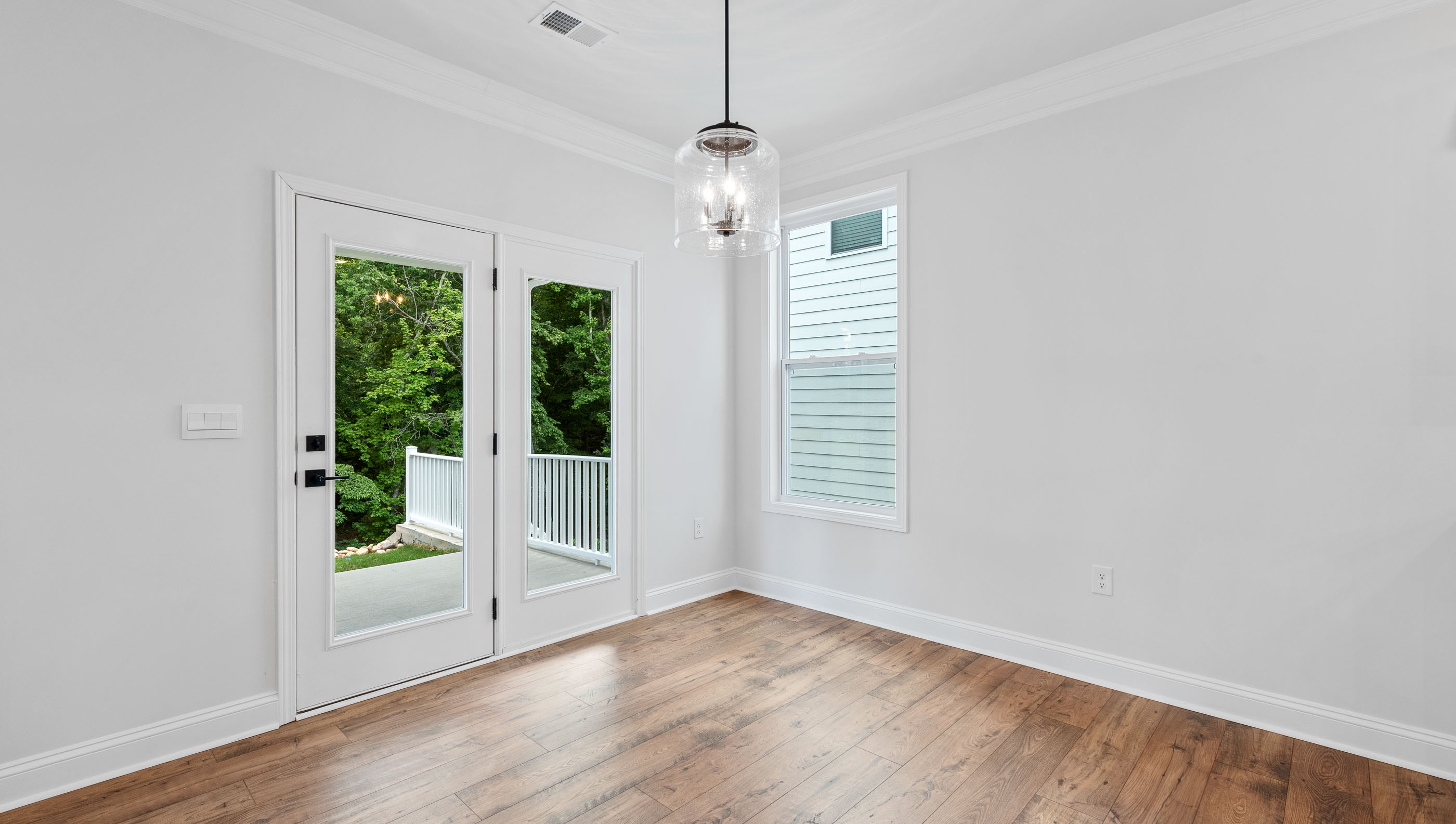 Dining area in the kitchen.,
