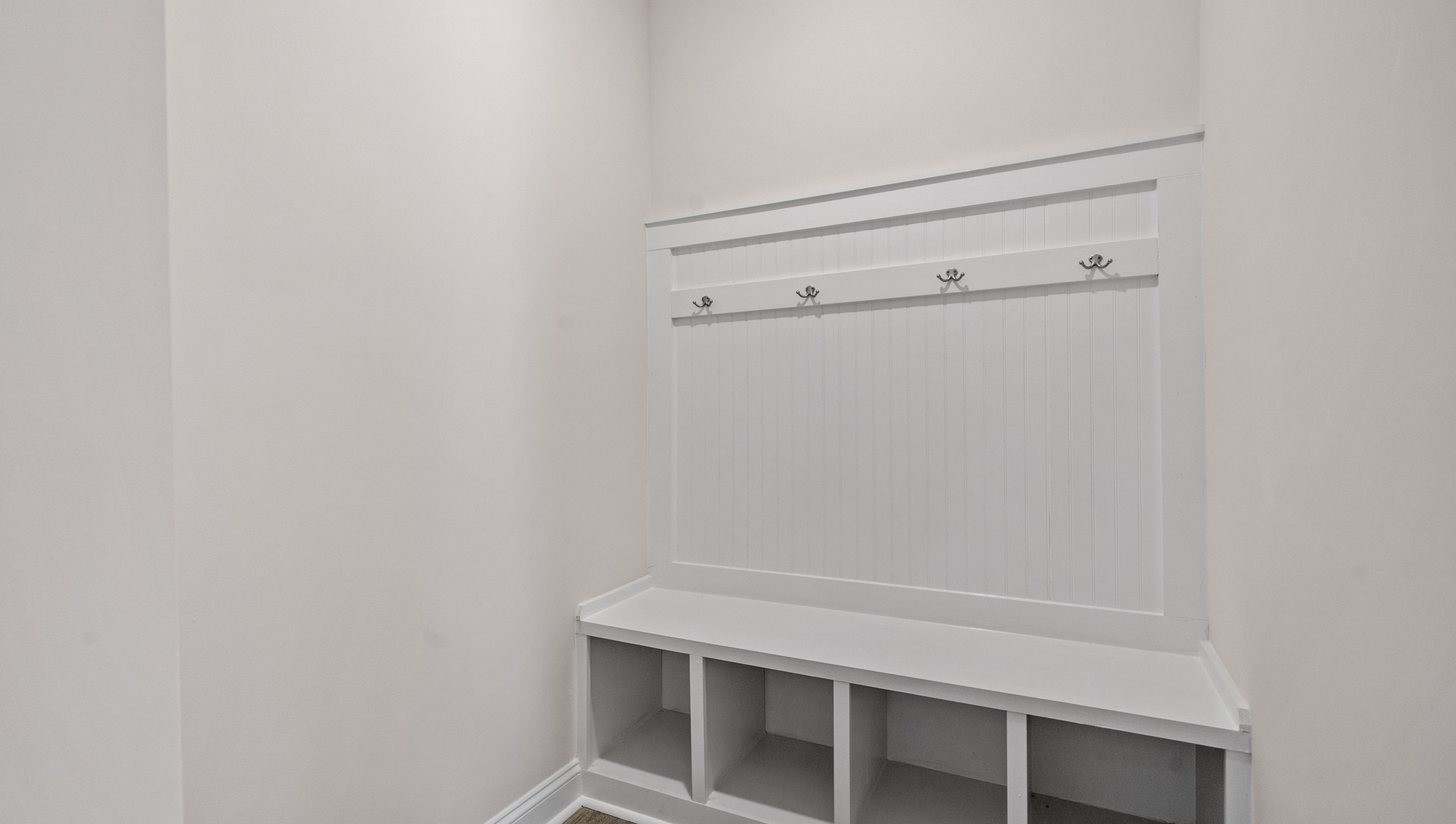 Mud area storage organization.