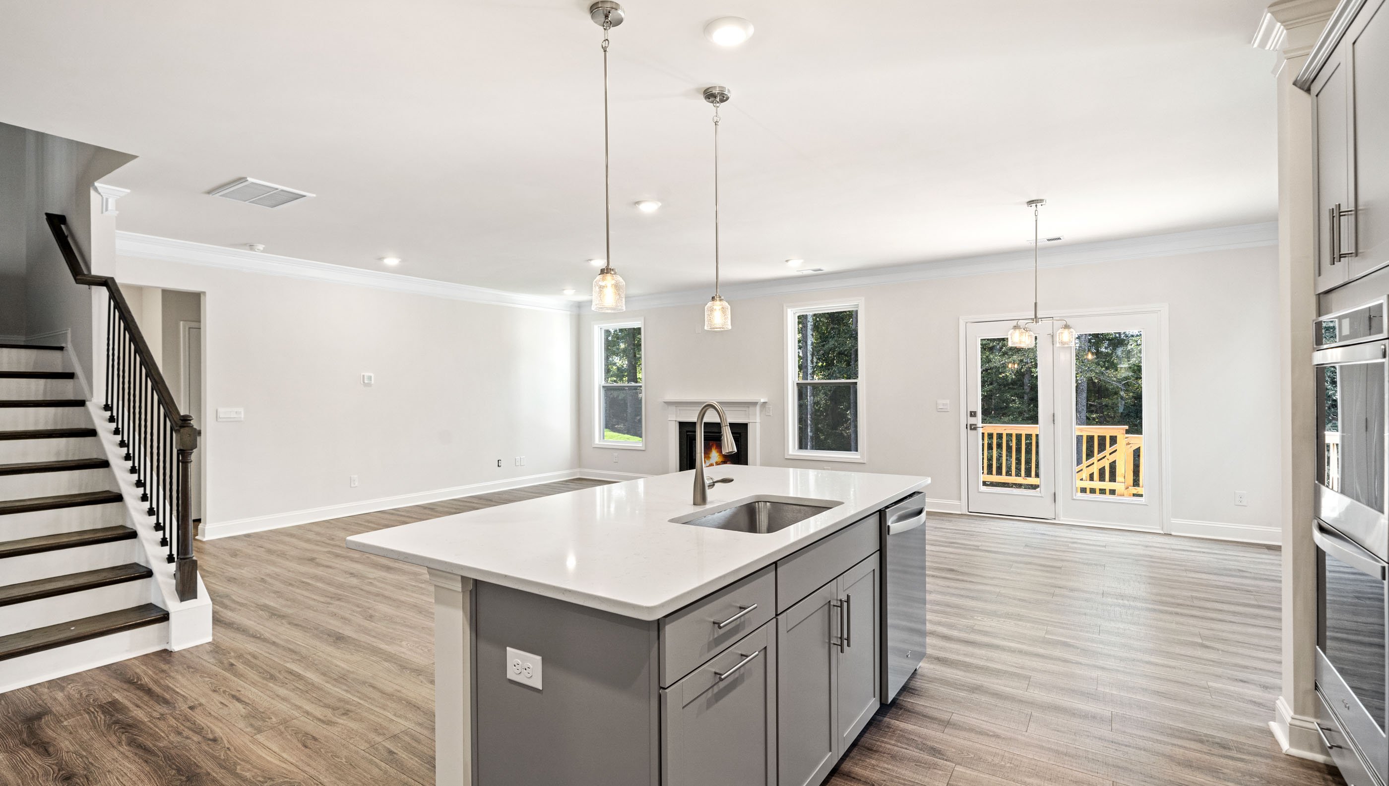 Kitchen and island with grnaite counter tops.