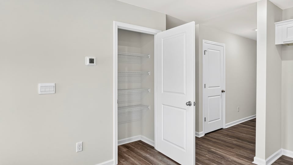 Hallway to bedrooms.
