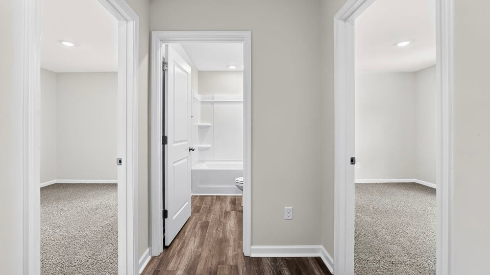 Hallway to bedrooms.