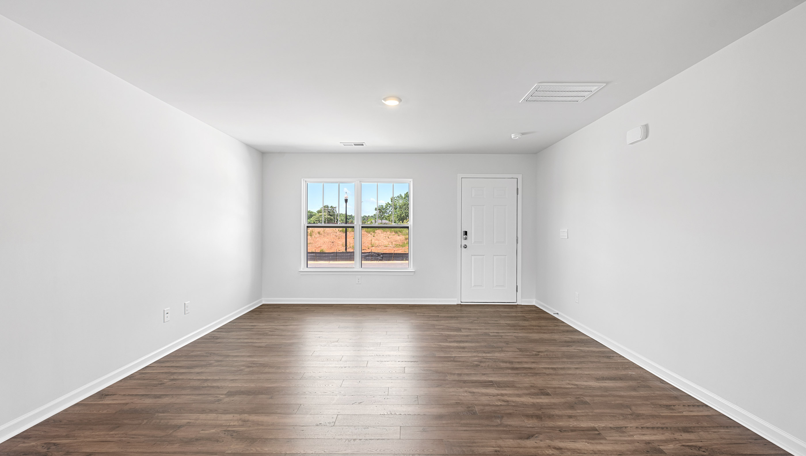 Livingroom with windows.