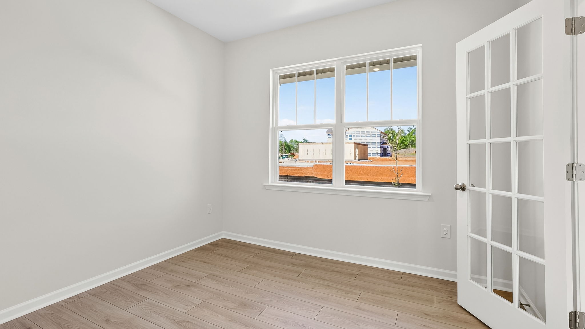 Flex room with windows.