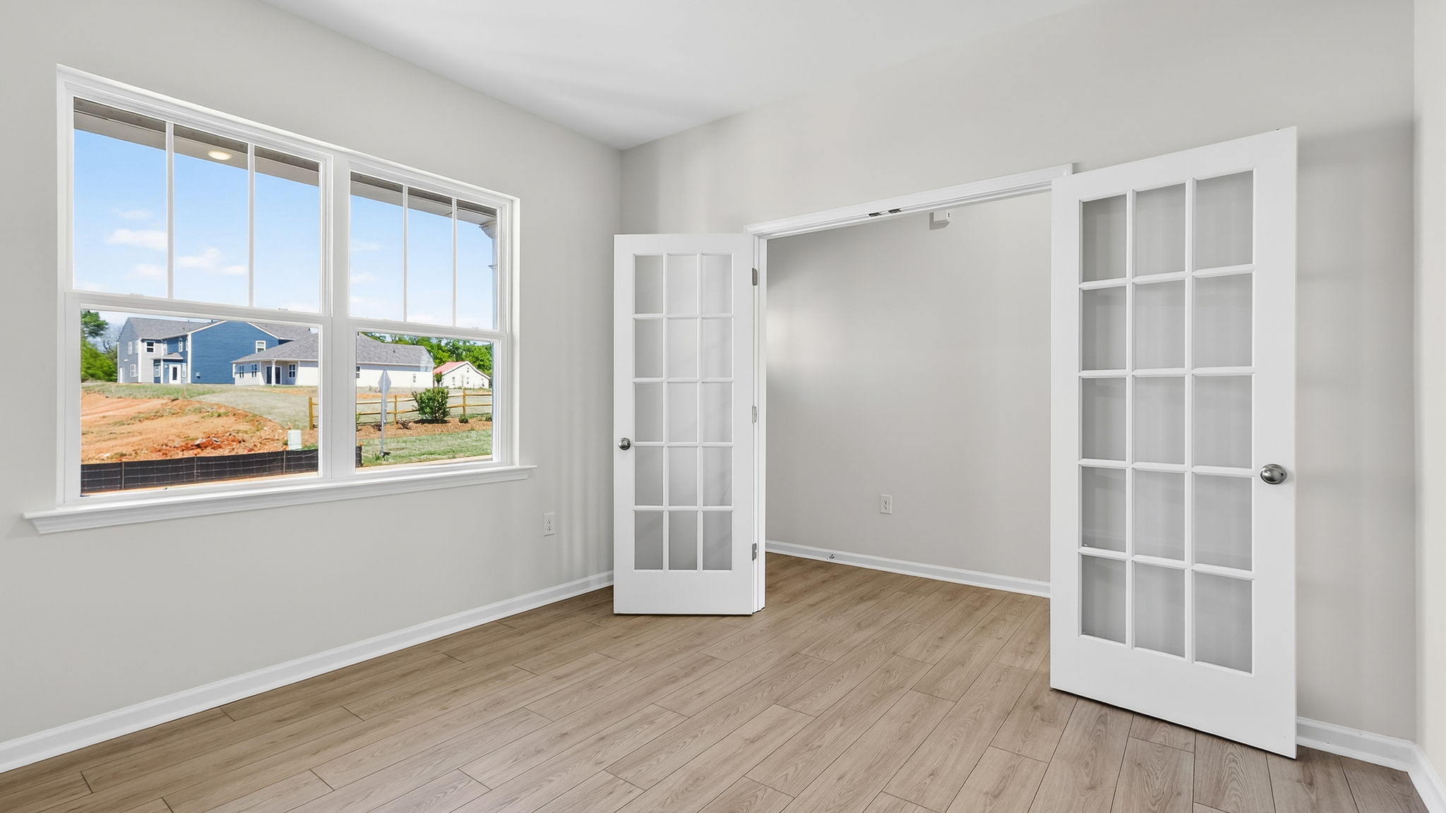 Flex room with windows.