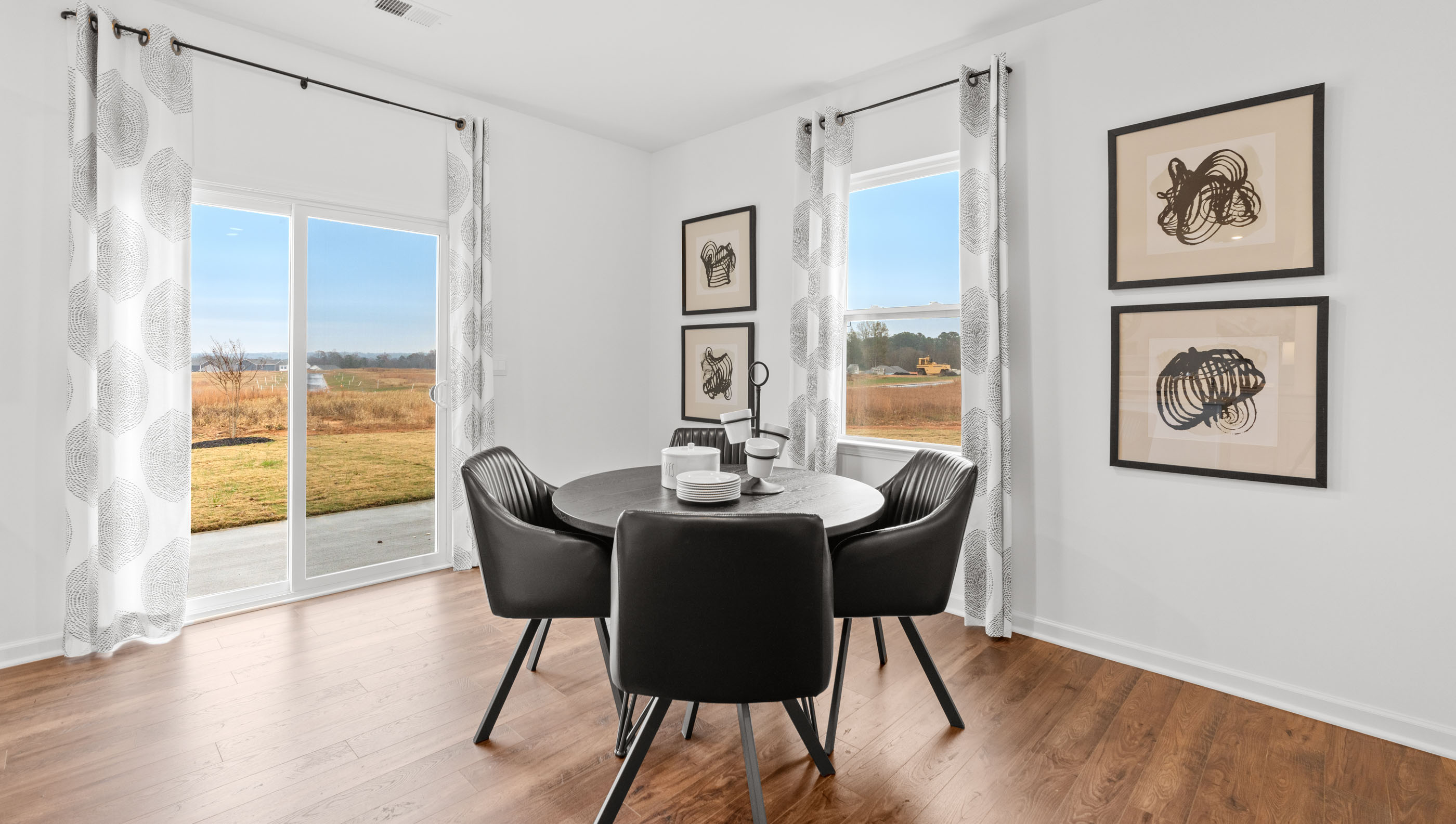 Dining area in the kitchen.