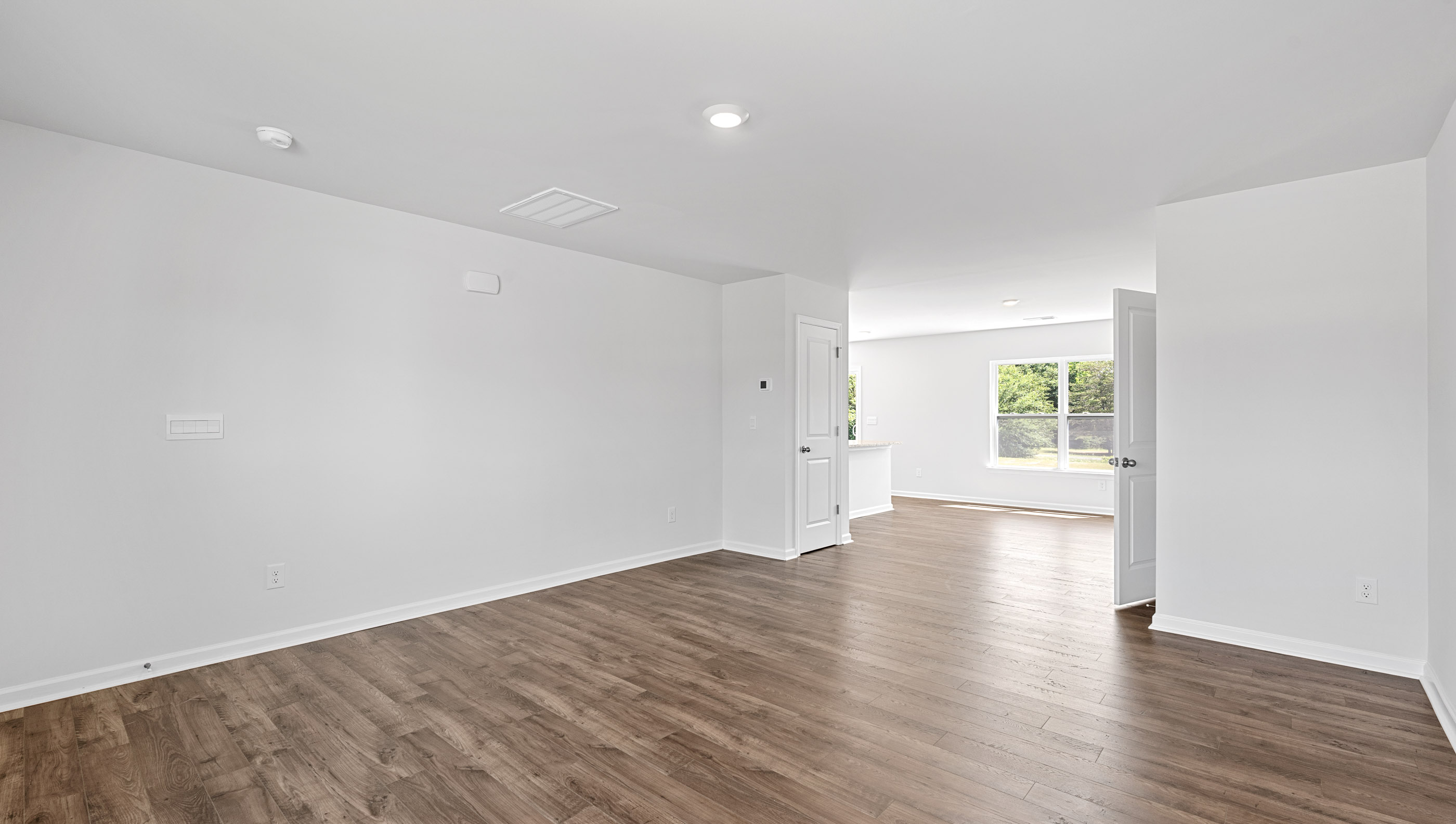 Livingroom with windows.