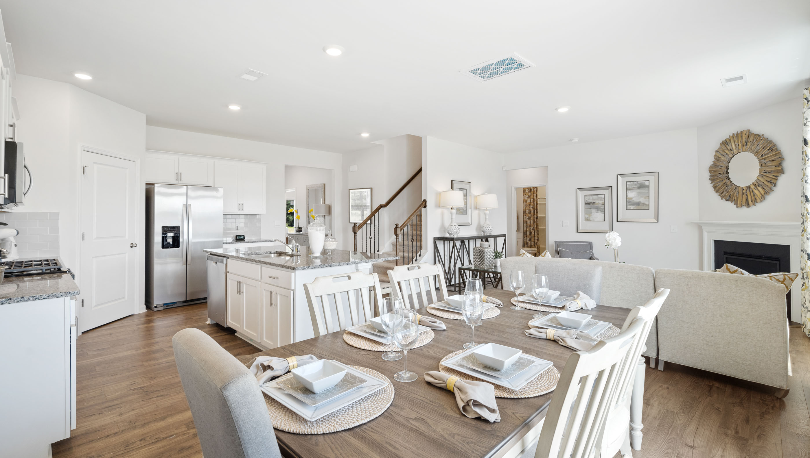 Dining area in the kitchen.