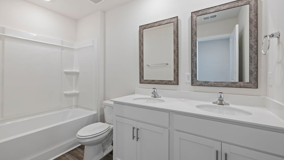 Primary bathroom with doble vanity sinks.