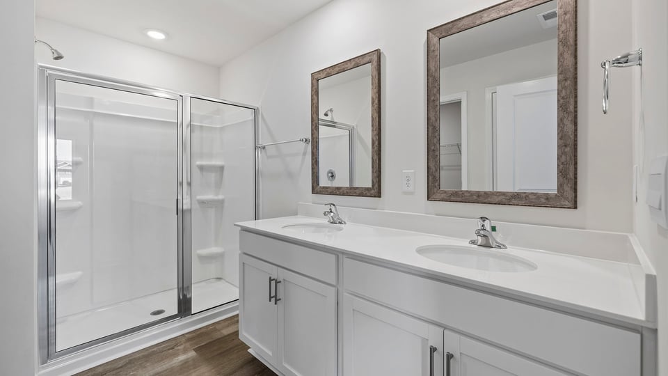 Primary bathroom with doble vanity sinks.