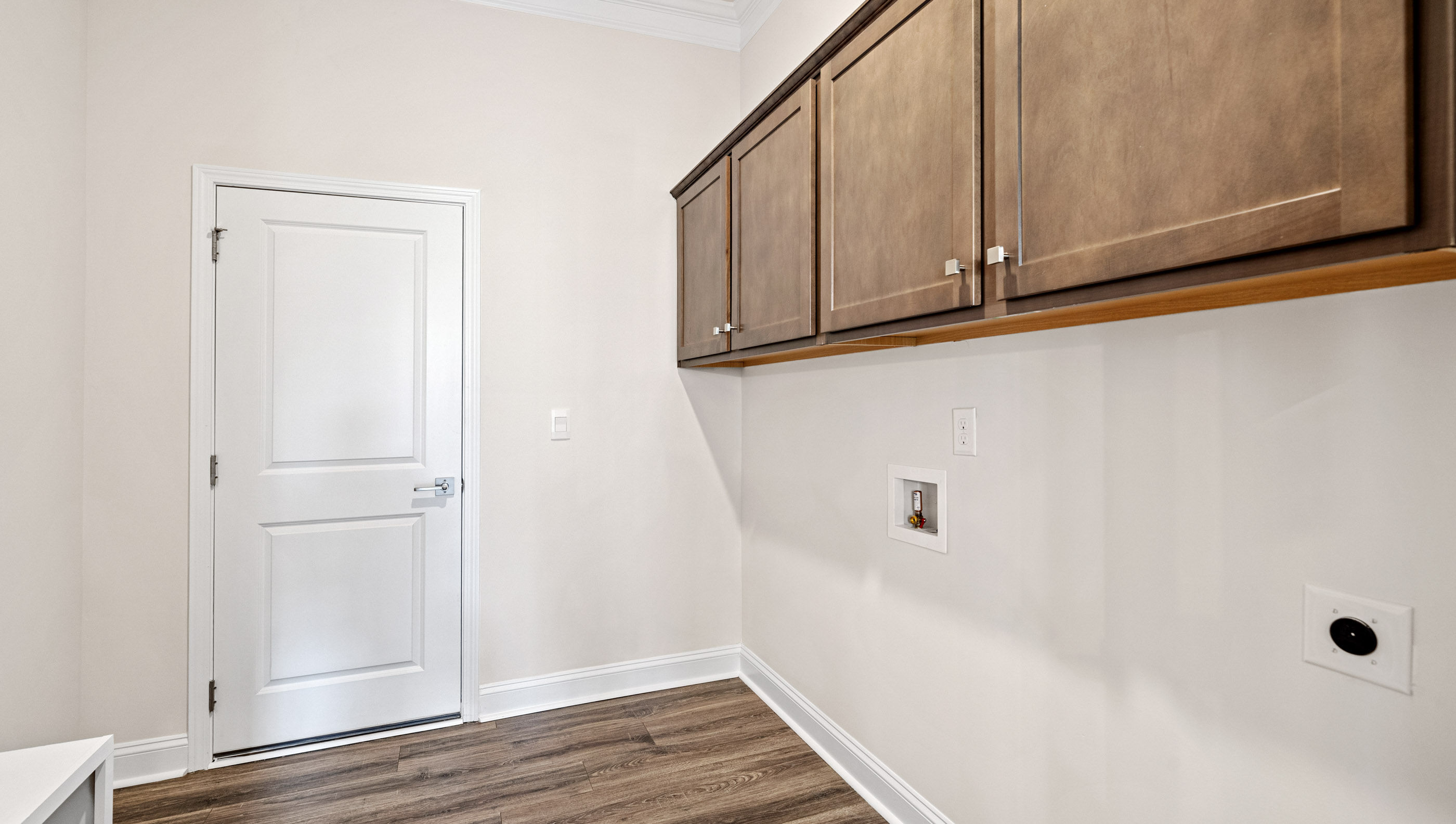 Walk in laundry room.