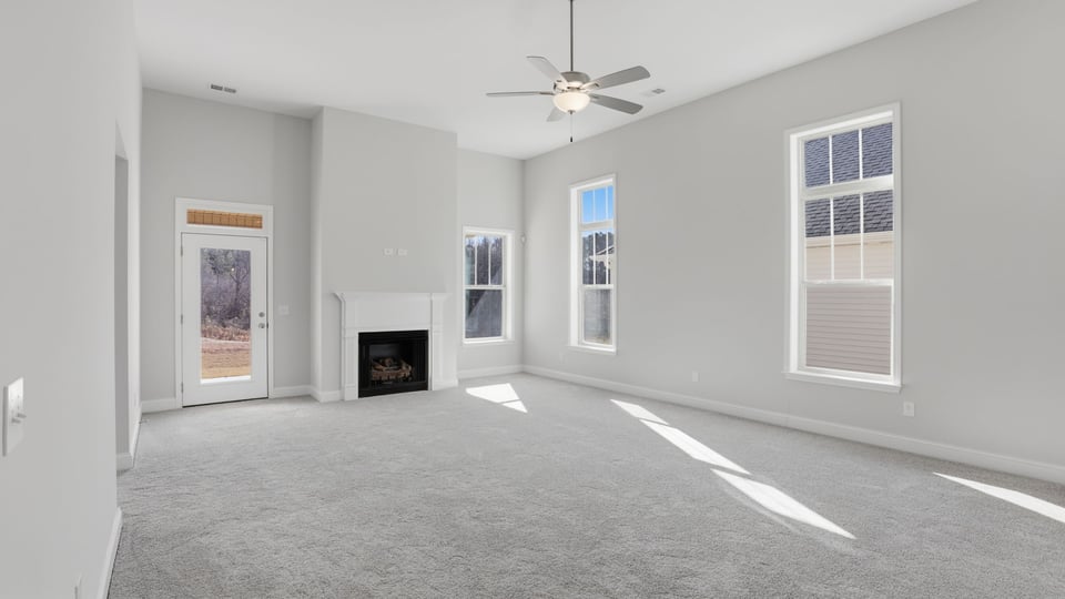 Livingroom with fireplace.
