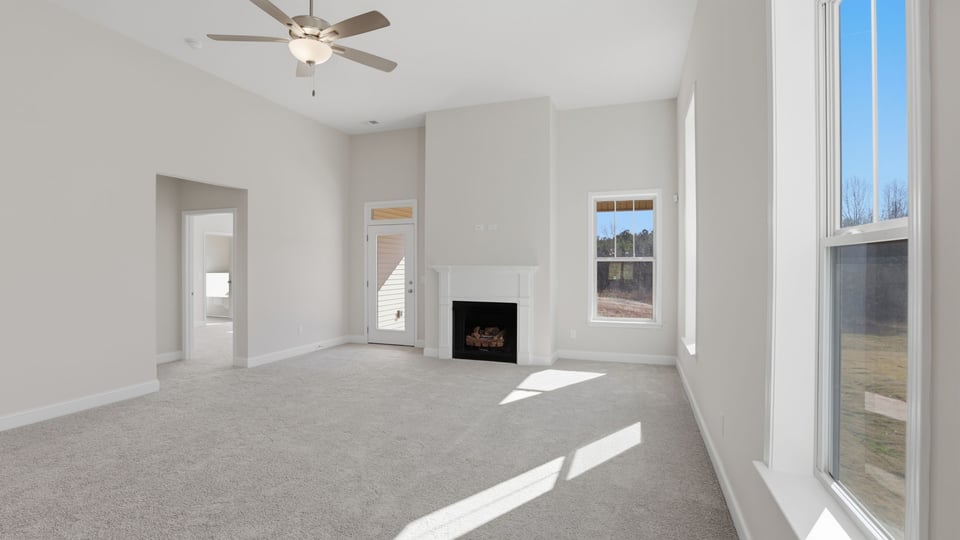 Livingroom with fireplace.