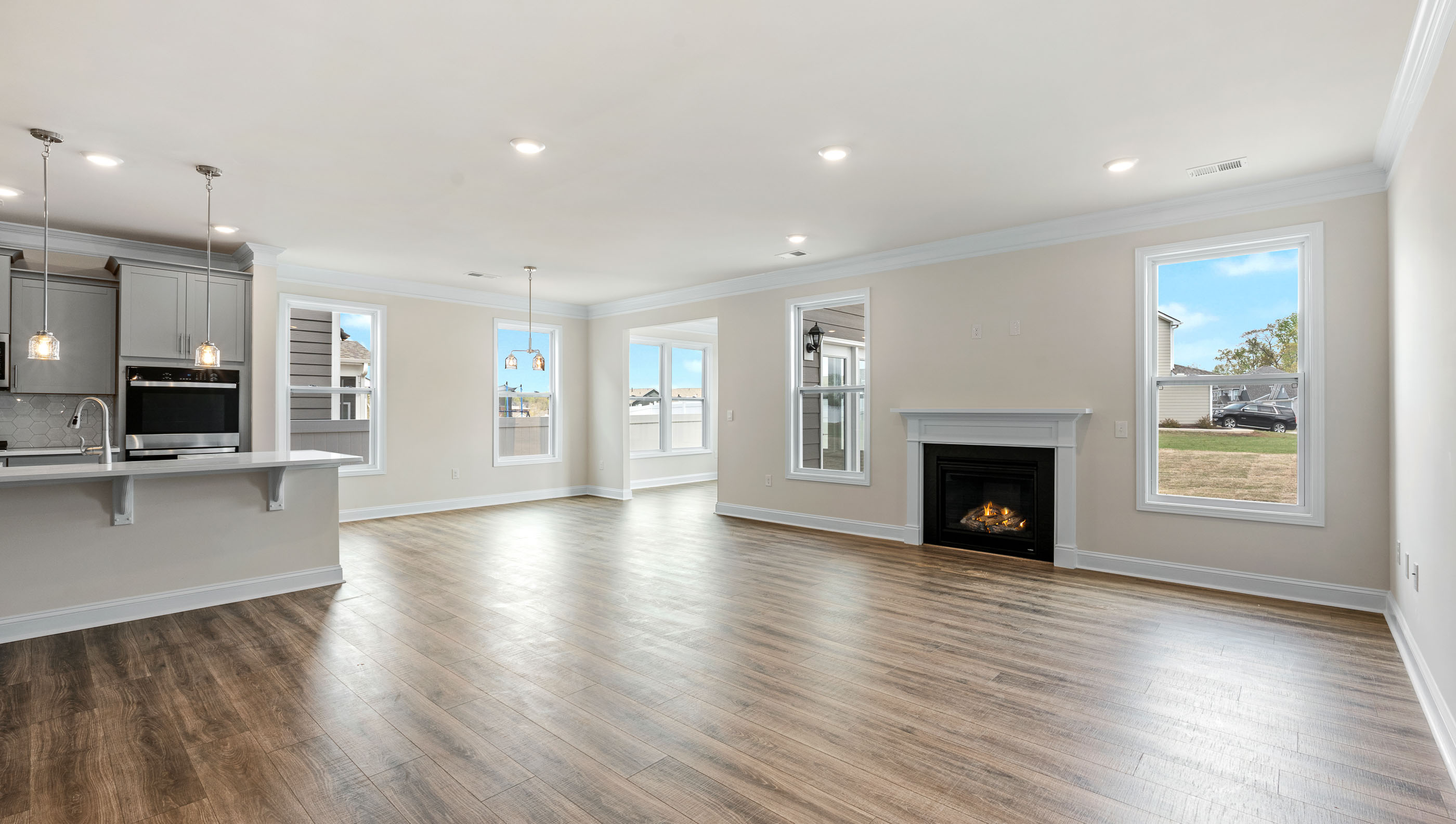 Livingroom with fireplace.