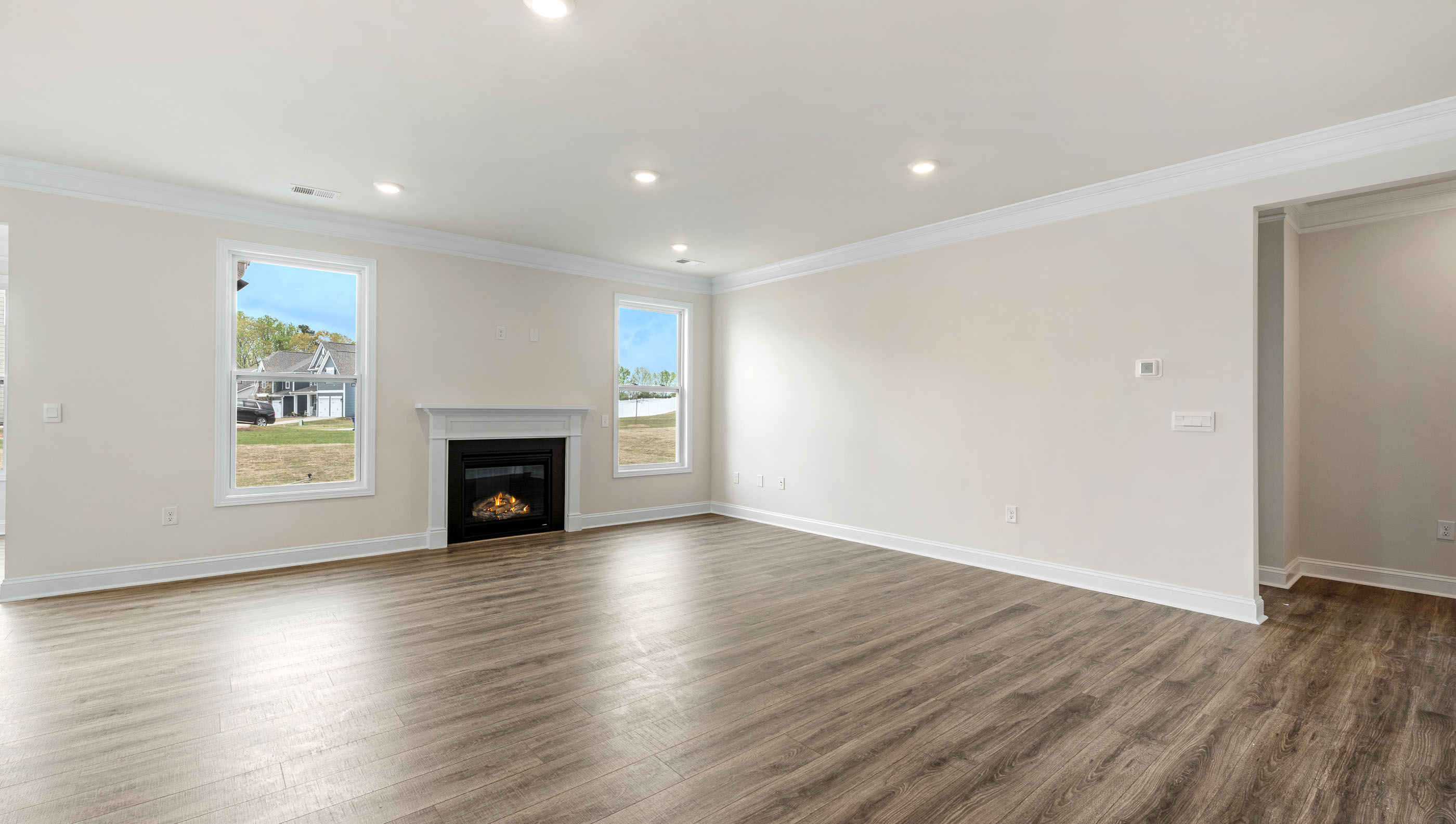 Livingroom with fireplace.