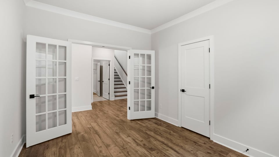 Flex room with window.