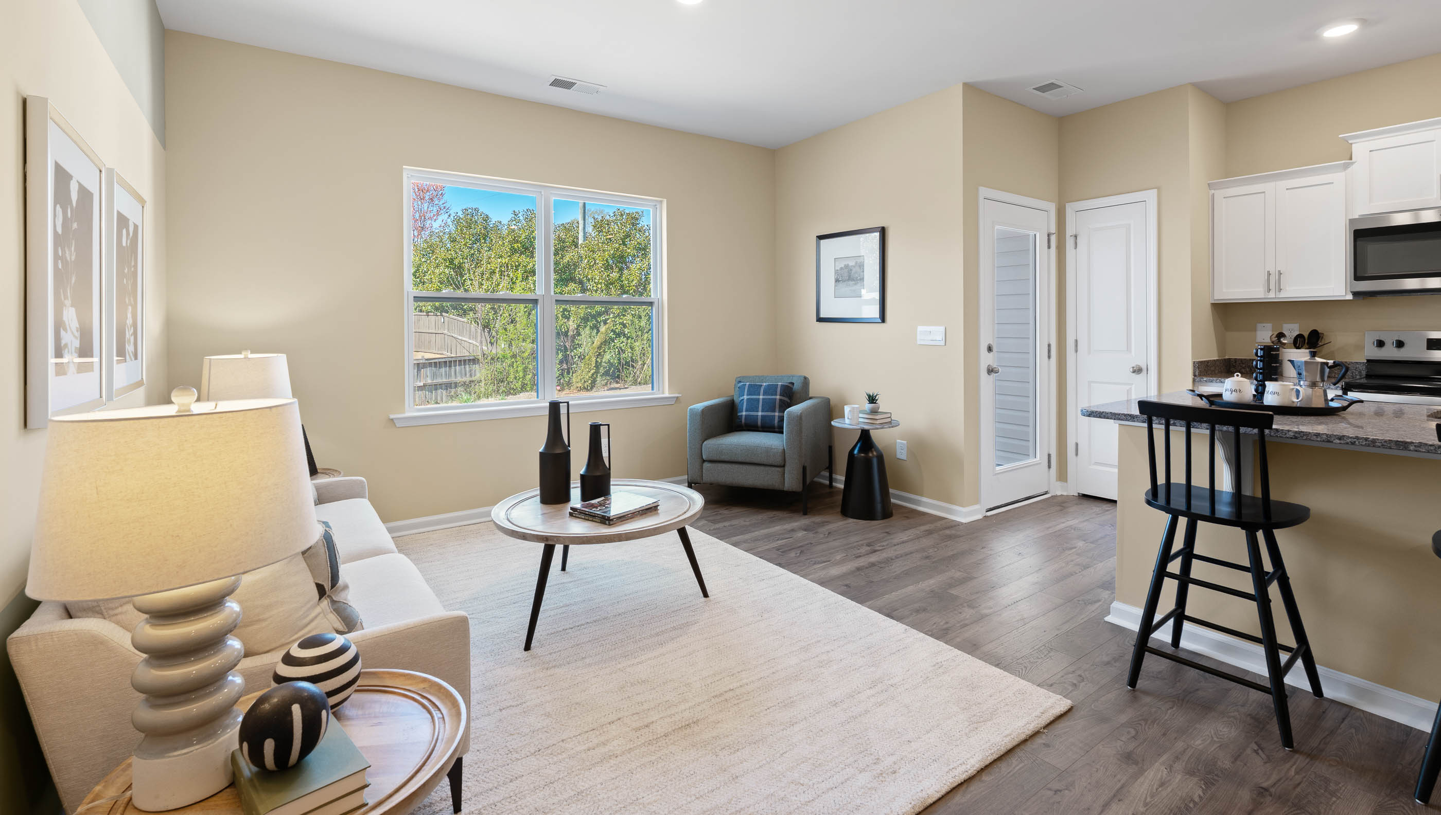 Livingroom with window.
