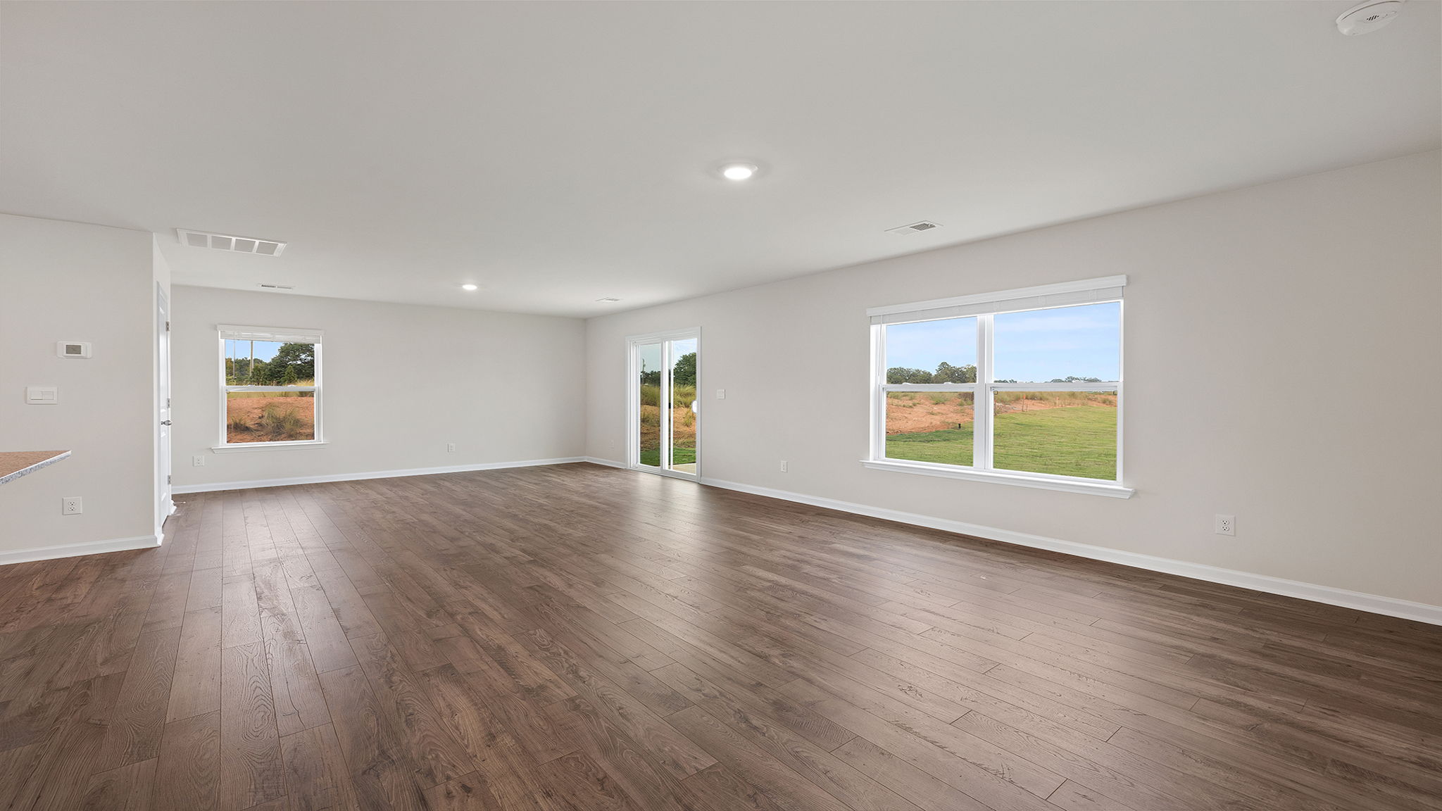 Livingroom with windows.