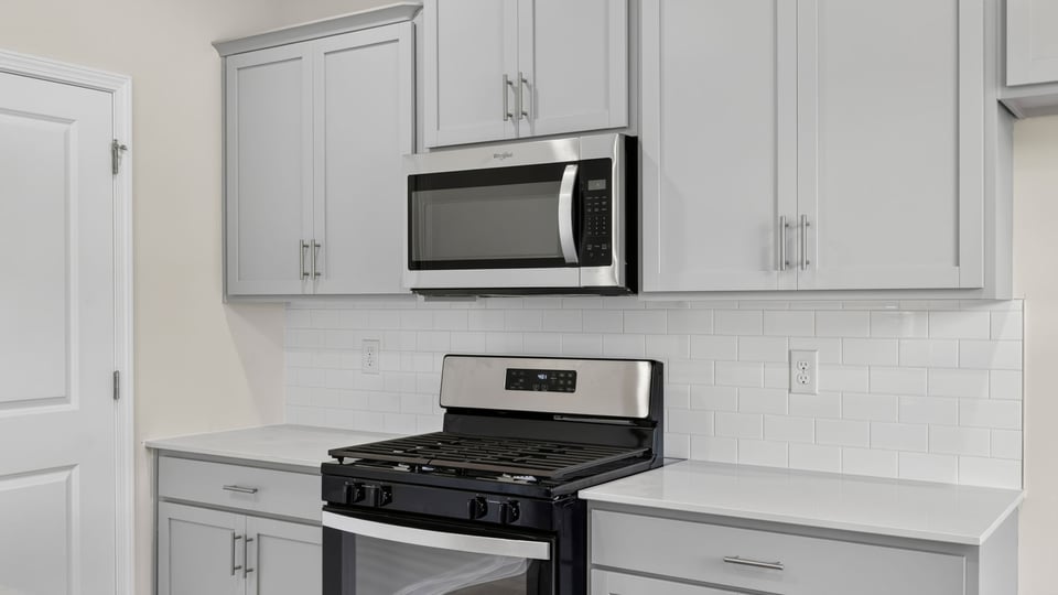 Kitchen and island with quarz countertops.