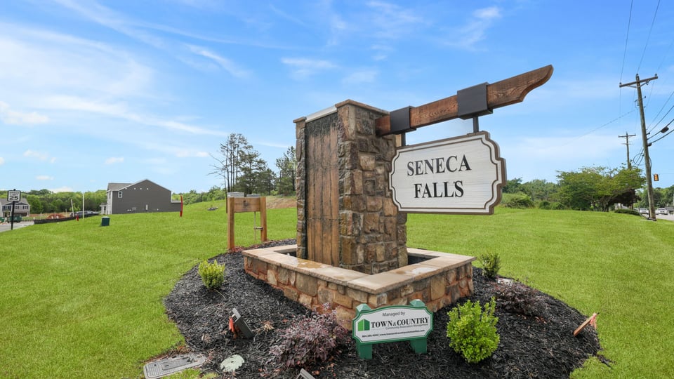Seneca Falls monument sign.