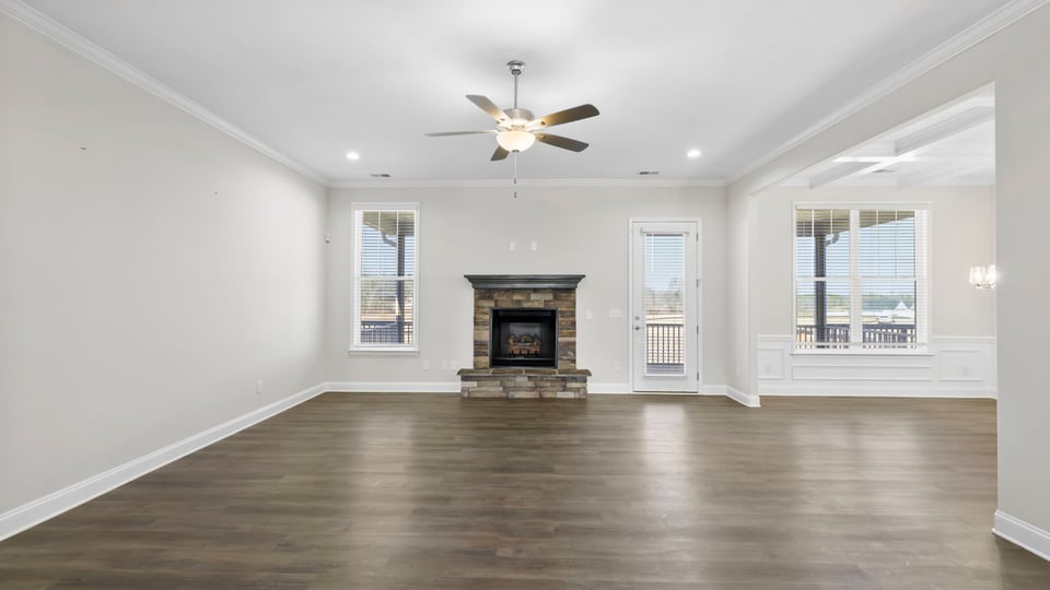 Livingroom with fireplace.