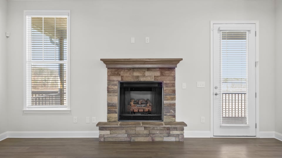 Livingroom with fireplace.