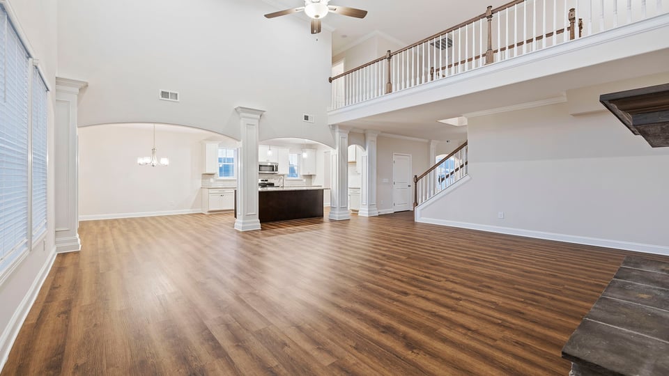 Livingroom with fireplace.