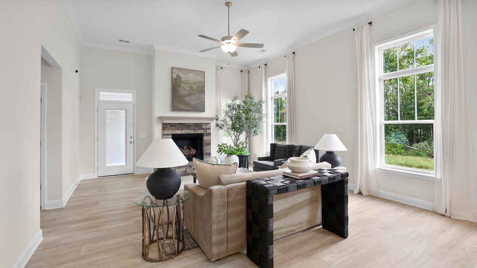 Livingroom with windows.