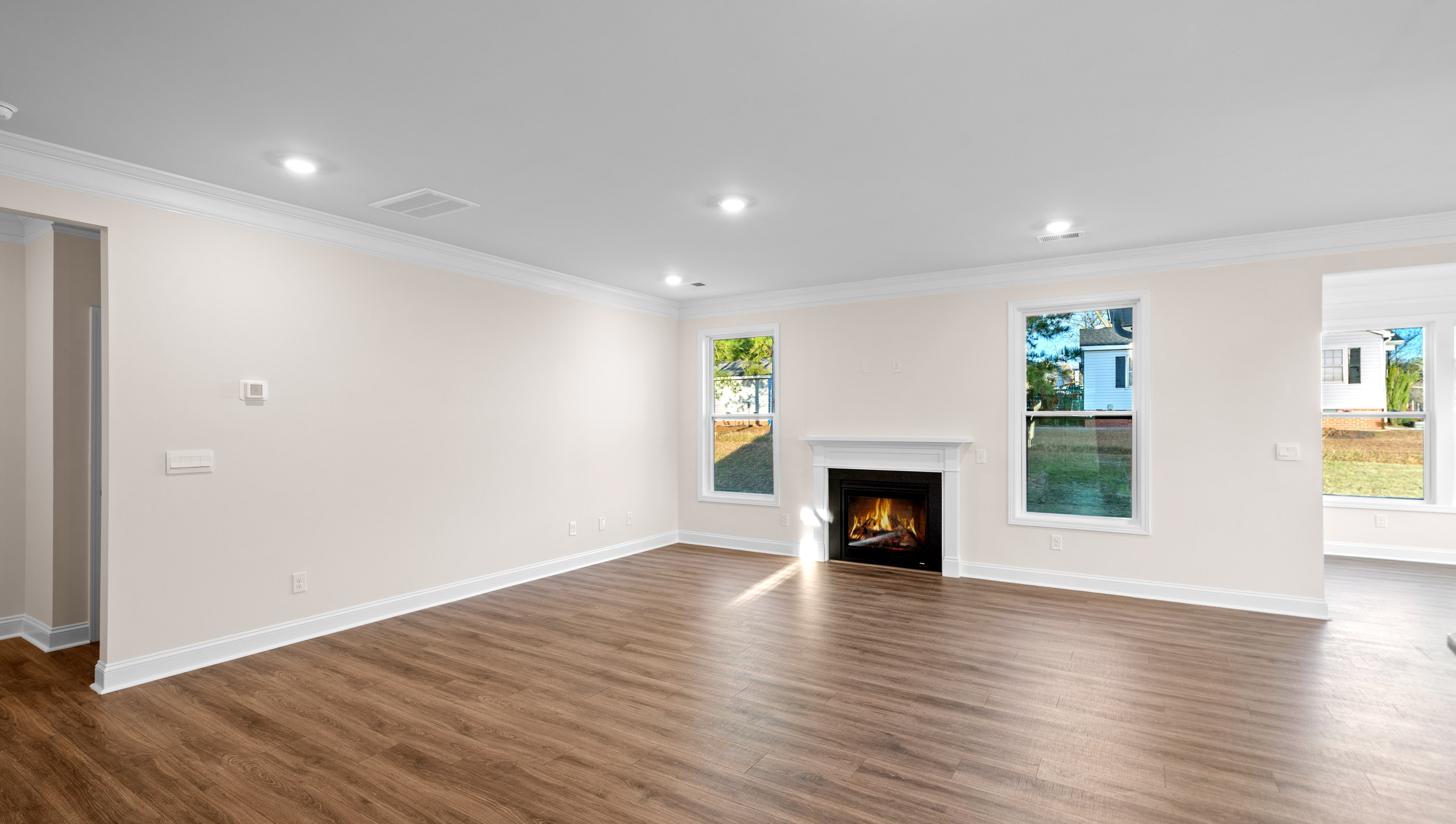 Livingroom with firpelace.