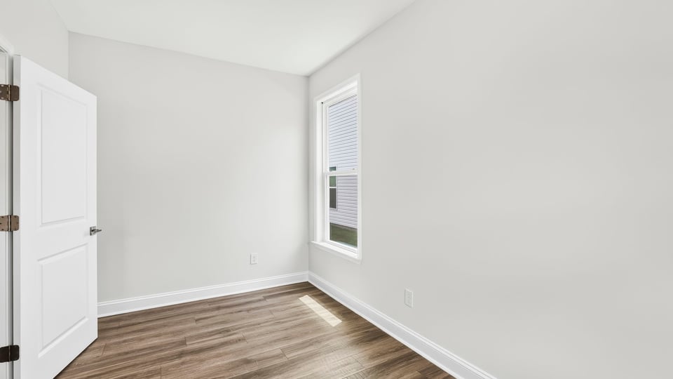 Flex room with windows.a