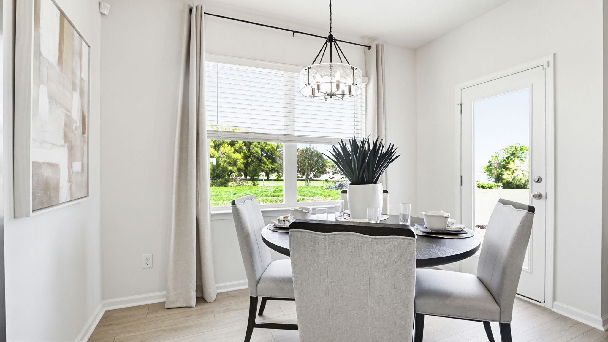 Dining area in the kitchen.