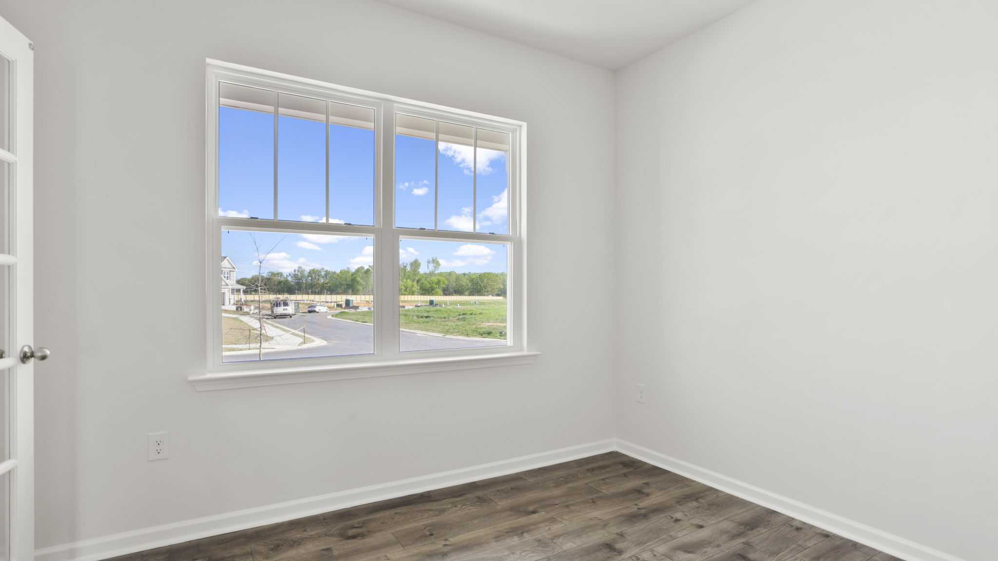 Flex room with windows.