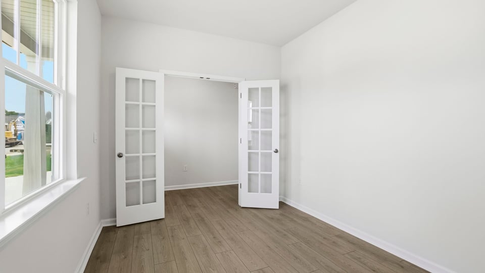 Flex room with window.