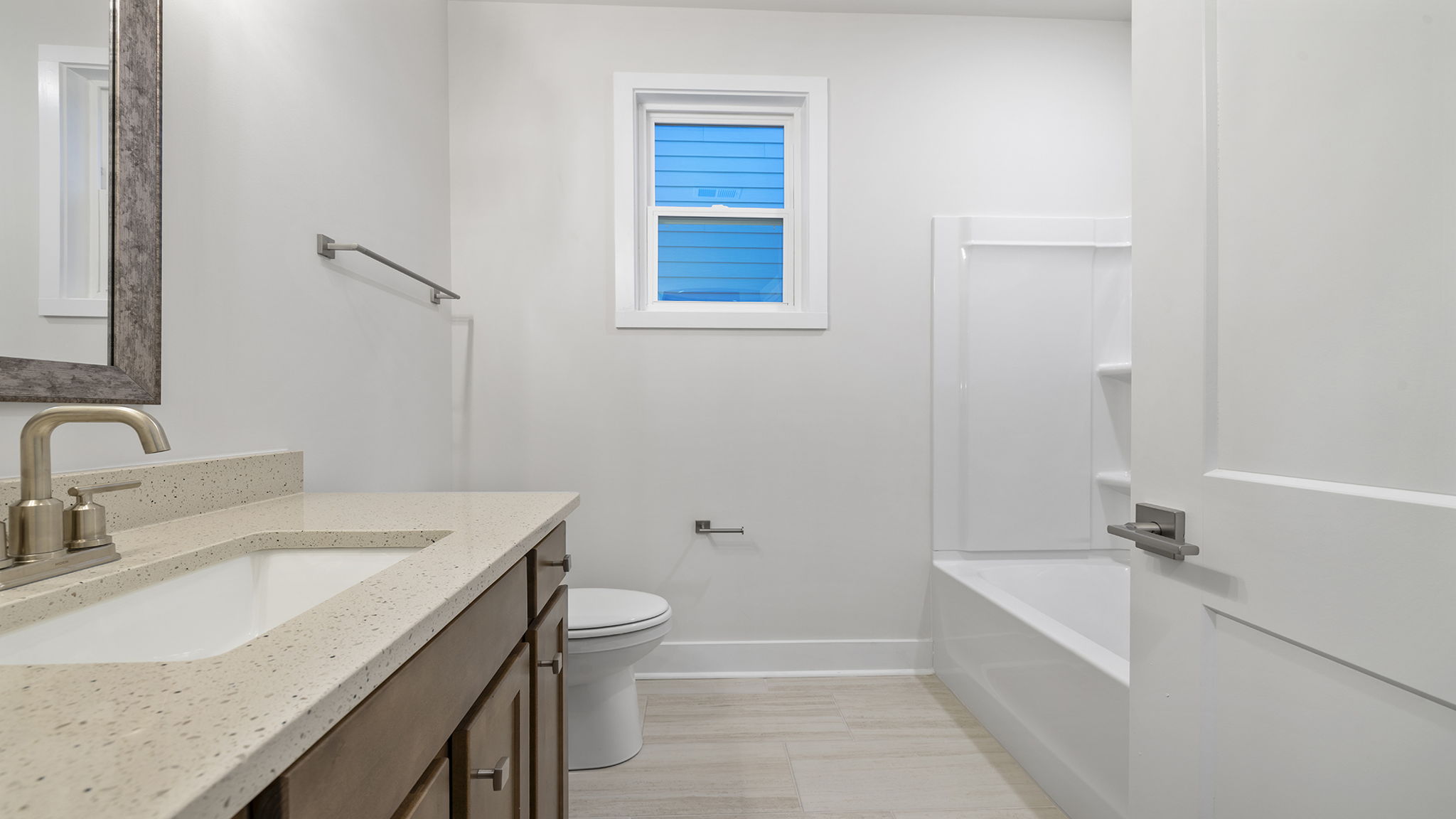 Full bath on the main level with vanity and combination shower / tub.