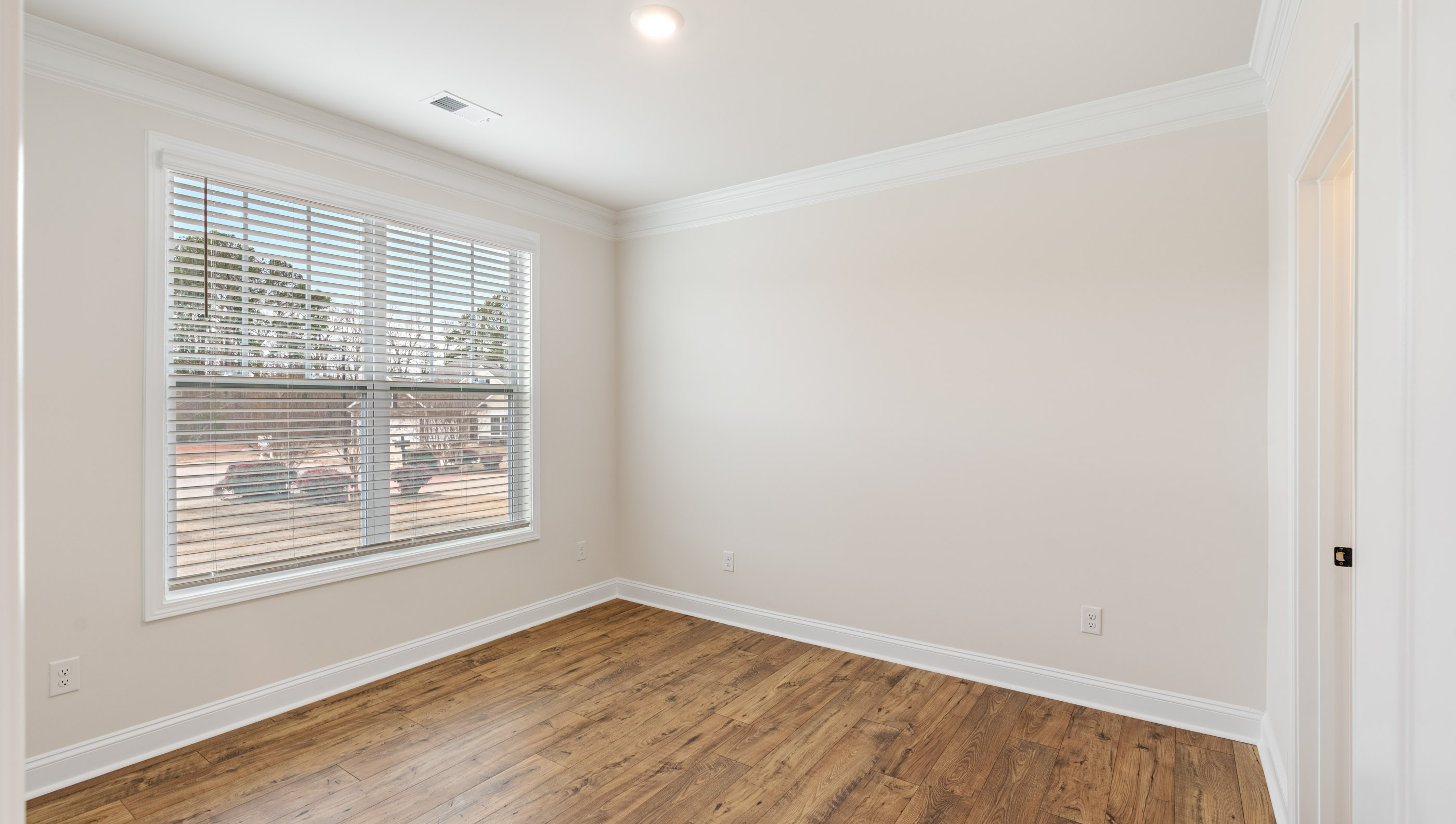 Flex room with window.