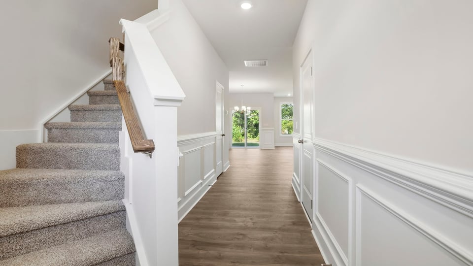 Hallway to bedrooms.
