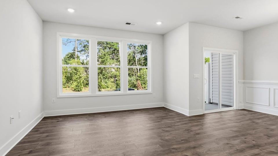 Livingroom with diningroom.