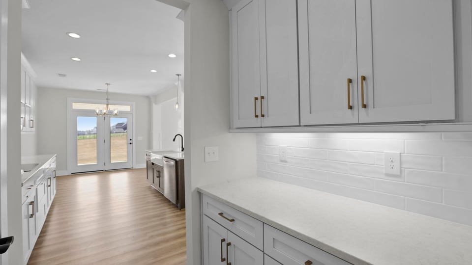 Livingroom with windows.