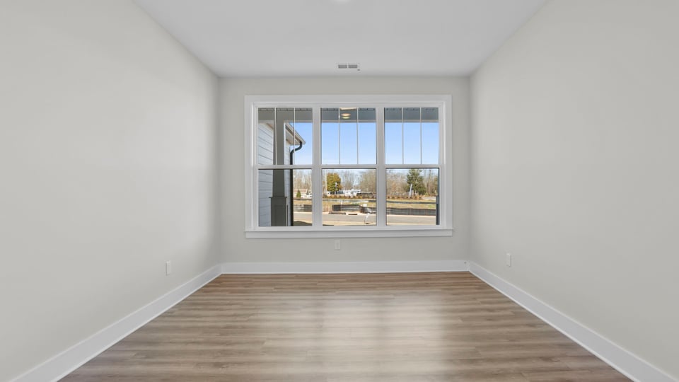 Livingroom with windows.