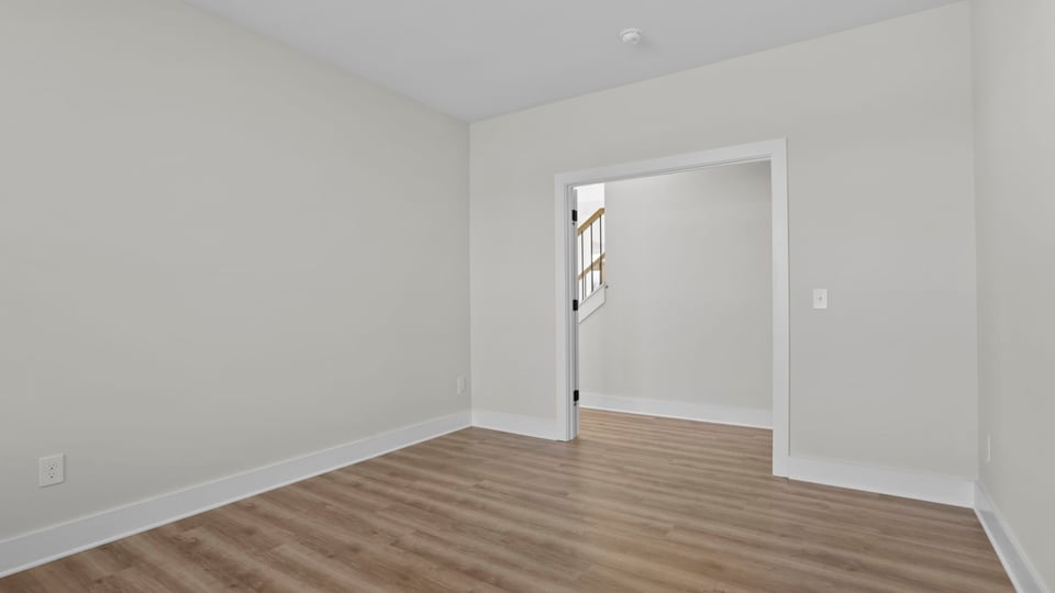 Livingroom with windows.