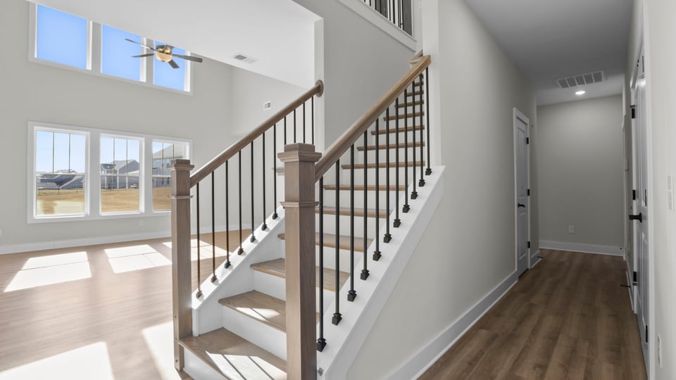Livingroom with windows.