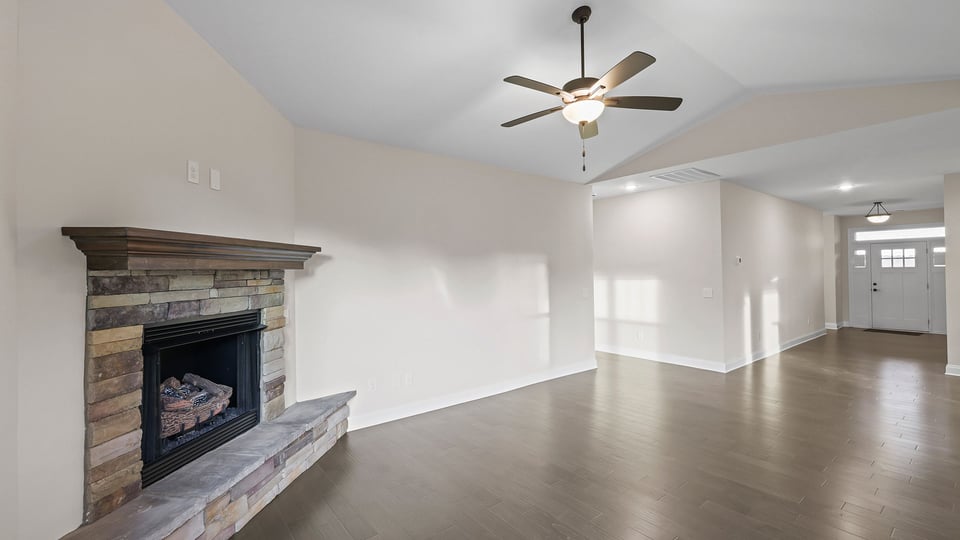 Livingroom with fireplace.