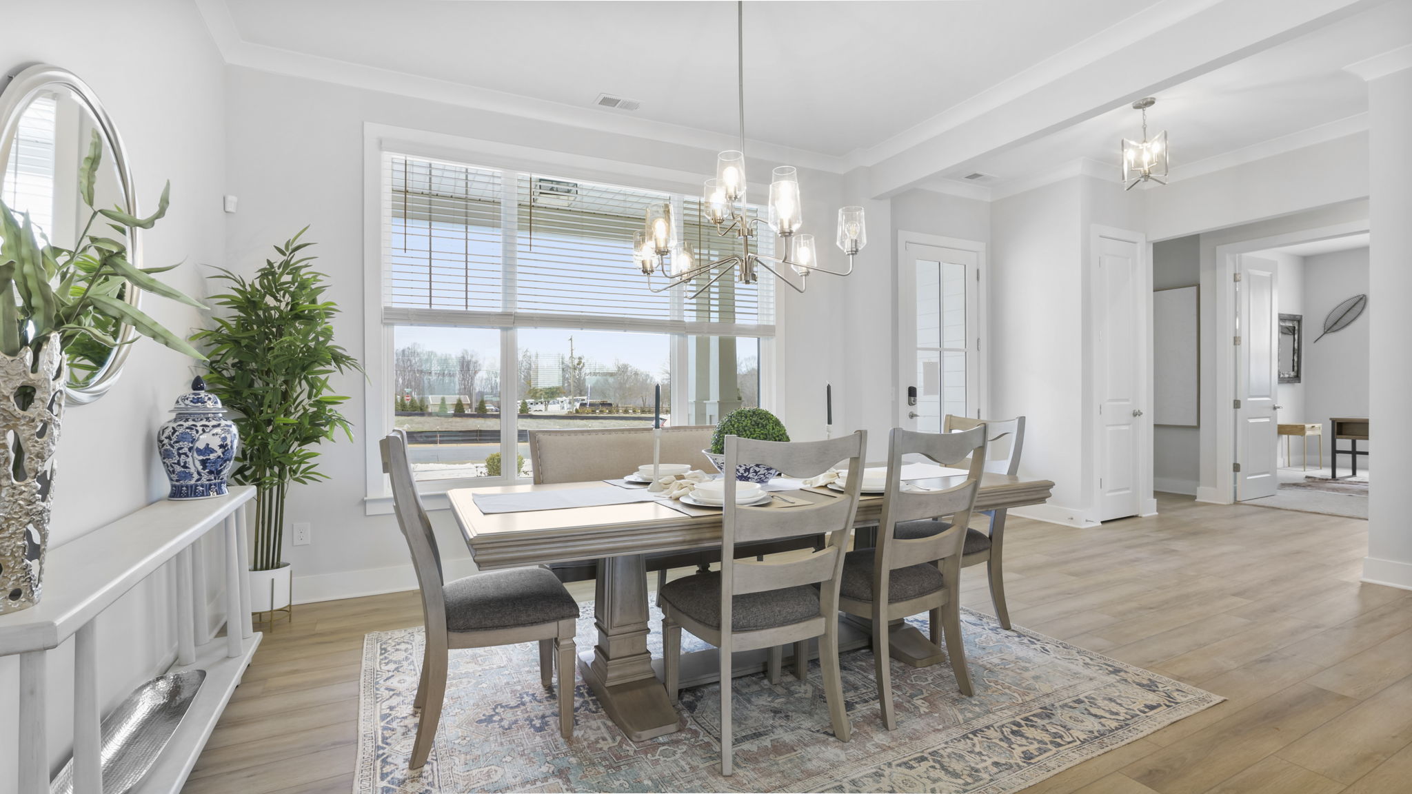 Dining area in the kitchen.