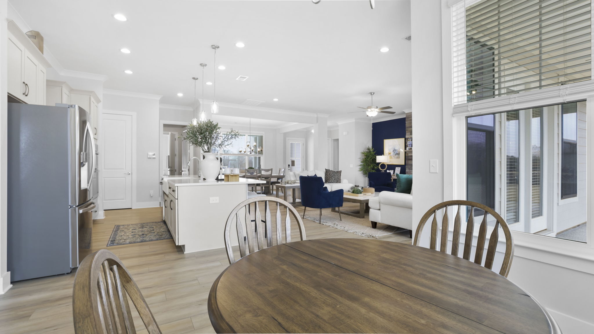 Dining area in the kitchen.