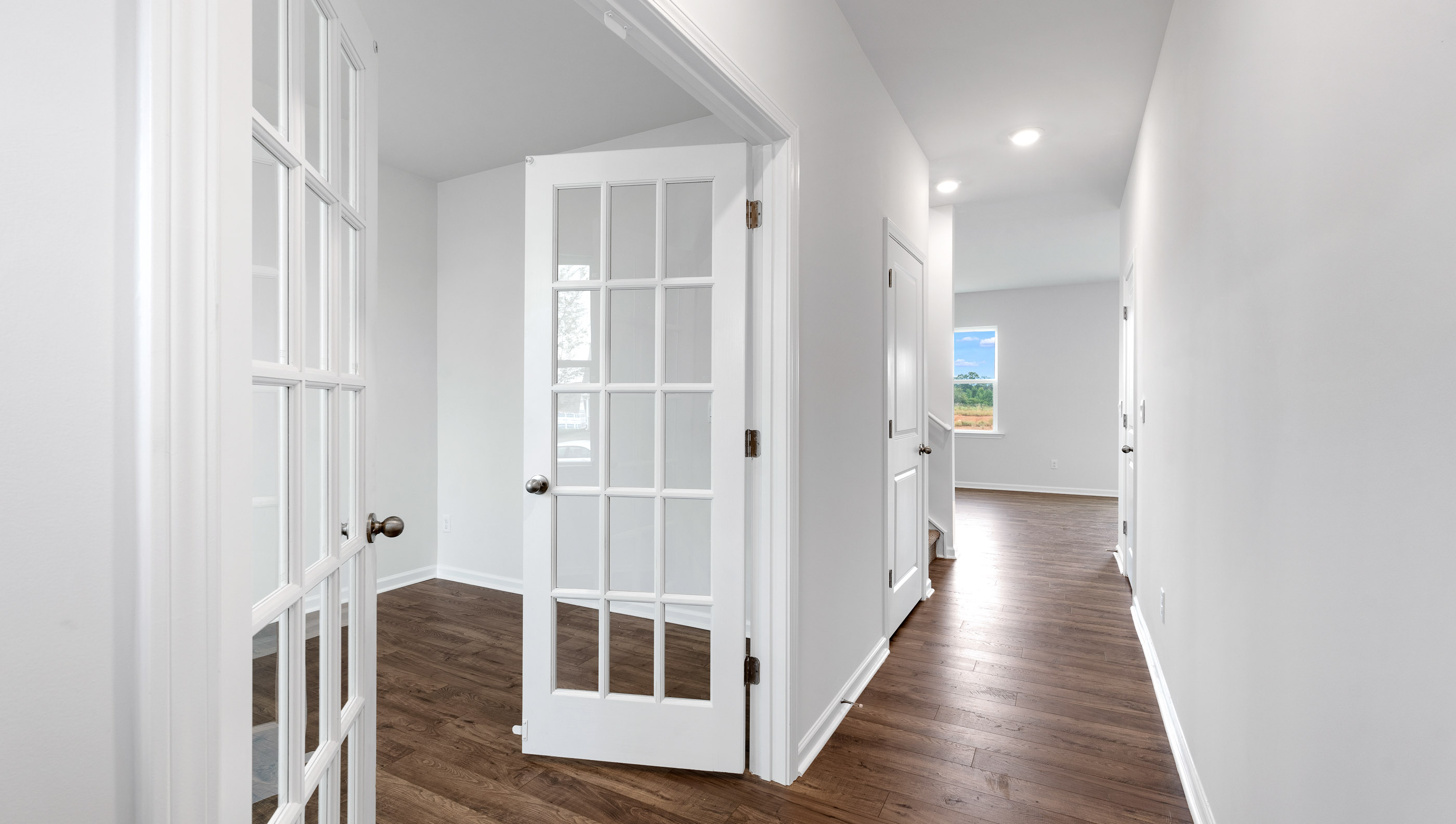 Foyer to kitchen.