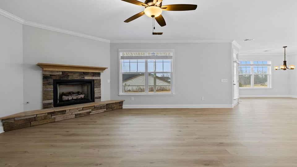 Livingroom with fireplace.